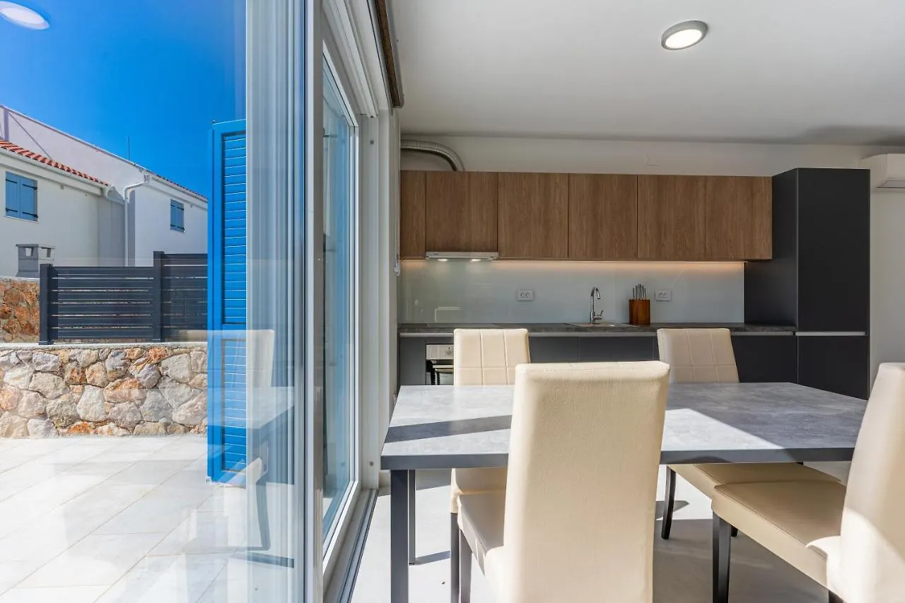 Sea Paradise Cres Apartment